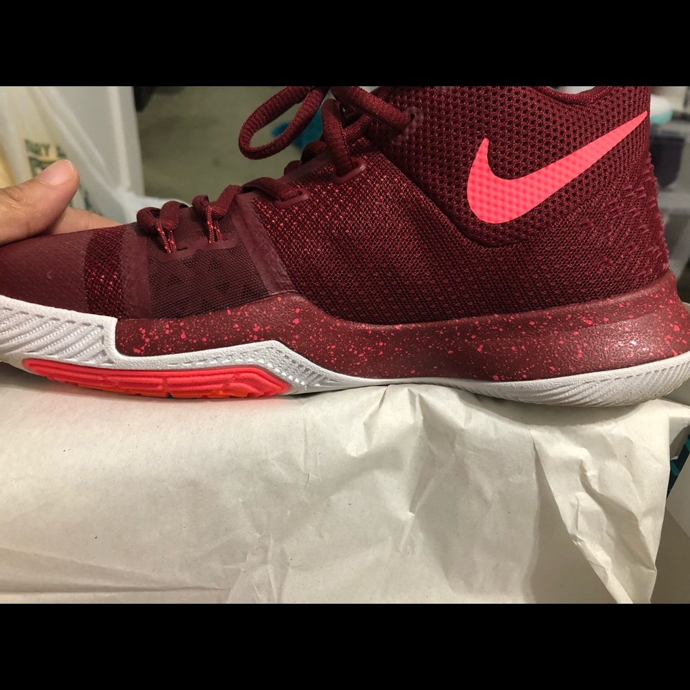 Kyrie - Picture 3 of 4